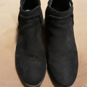 Black heel boots
